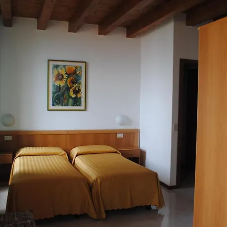 Tiziana Garni 2* Gargnano