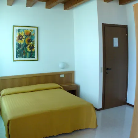 Tiziana Garni Otel 2*