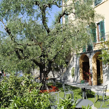 Tiziana Garni Otel 2*