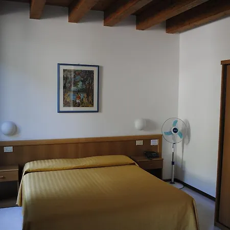 Tiziana Garni 2* Gargnano