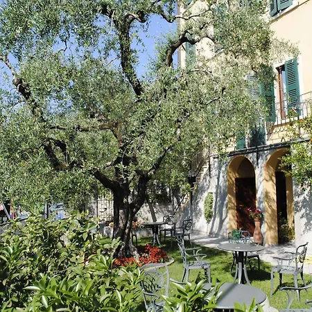 Tiziana Garni Hotel